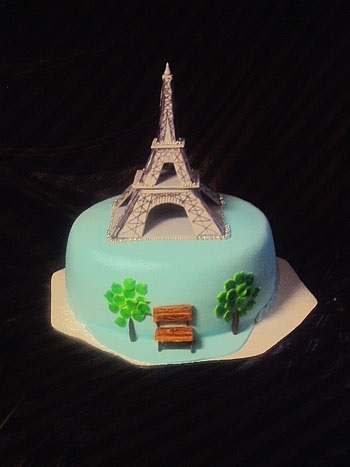 Turnul Eiffel pe tort