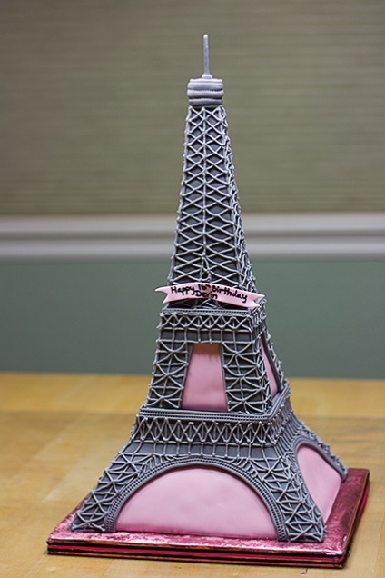 Turnul Eiffel pe tort