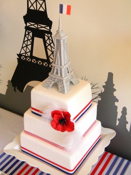 Turnul Eiffel pe tort