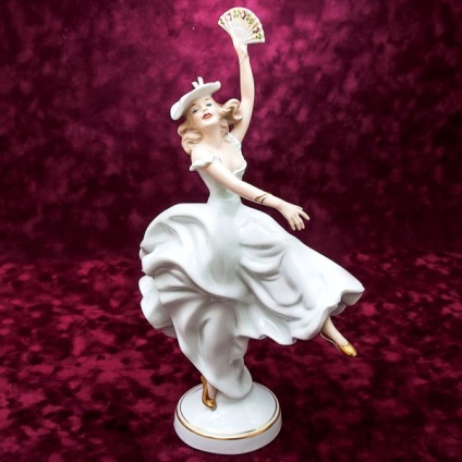 Porcelánfigura 