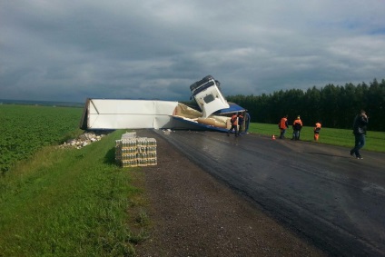 Blană cu bere răsturnată pe pistă în Bashkortostan