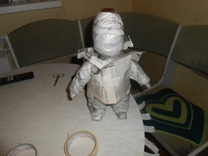 Gnome de sticle de plastic și papier-mache