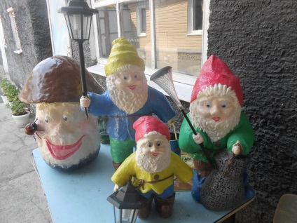 Gnome de sticle de plastic și papier-mache