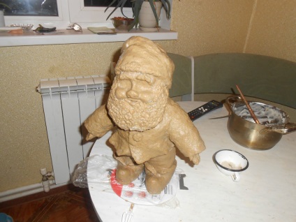 Gnome de sticle de plastic și papier-mache