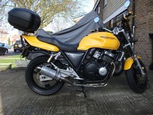 Honda cb 400 műszaki jellemzőit, a modell áttekintést Honda 400 motorkerékpár Szo