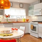 Beltéri és design Orange konyha napfényes színekkel