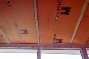 Cum să fixați un tavan de spumă pe tavan