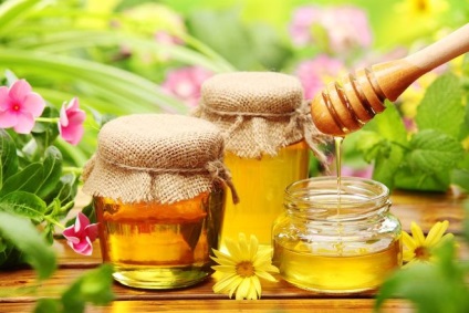 Hogyan lehet megkülönböztetni a friss méz a tavalyi