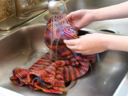 Cum să spălați lucrurile tricotate într-o mașină de scris și pe mâini