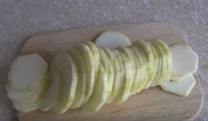 Hogyan kell főzni egy rakott cukkini a sütőbe egy lépésről lépésre recept fotók