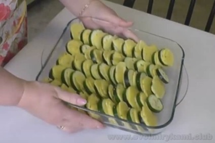 Hogyan kell főzni egy rakott cukkini a sütőbe egy lépésről lépésre recept fotók