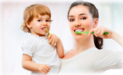 Cum să predați unui copil o periuță de dinți