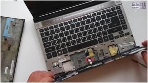 Hogyan szétszedni laptop Acer Aspire 3830 és változtatni a hővezető paszta