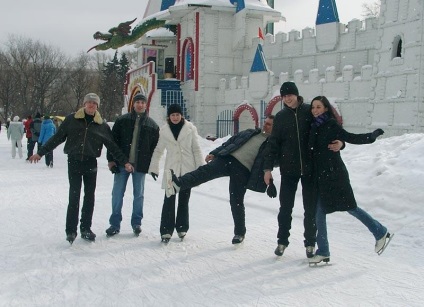 Patinoar în parcul de amar