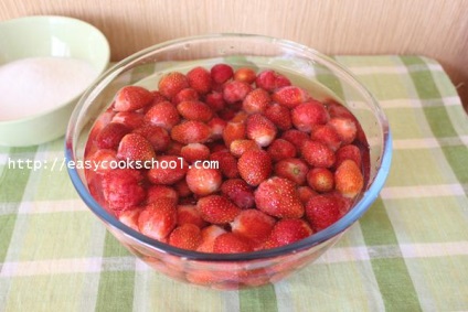 Căpșuni în suc propriu pentru iarna, retete usoare