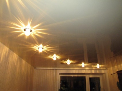 Lustre pentru plafoane stretch, LED-uri foto, în dormitor, spoturi, care se potrivesc