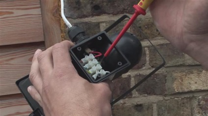 Instalarea cablului electric de stradă cu mâinile proprii