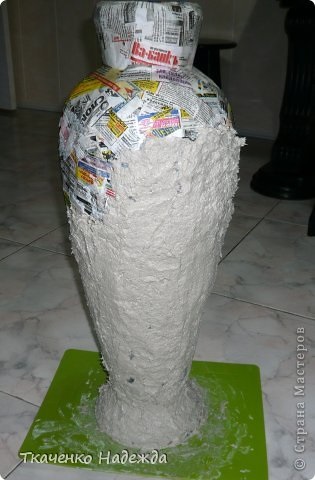 Vase de exterior din carton