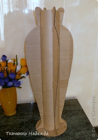 Vase de exterior din carton