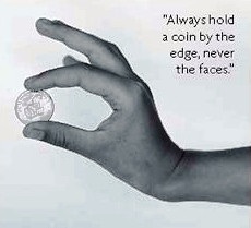 Manipularea numismatiilor de monede
