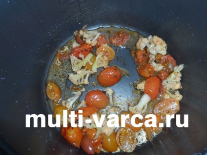 Supă de legume cu varză și roșii într-o multivarcă