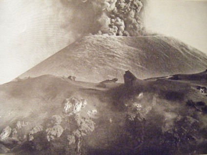 Parikutin - un vulcan născut într-un câmp de porumb