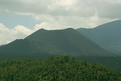 Parikutin - un vulcan născut într-un câmp de porumb