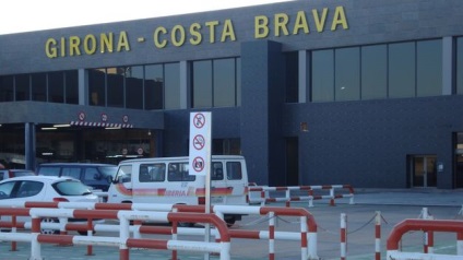 Kiültetés Barcelona Girona, hogyan lehet eljutni a repülőtérre