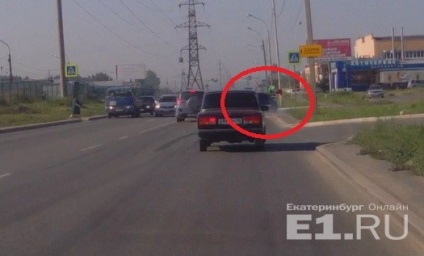 Un pieton aruncat peste pământ DVR a decolat, în timp ce subaru a bătut oameni la 2 Novosibirsk