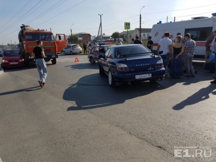 Un pieton aruncat peste pământ DVR a decolat, în timp ce subaru a bătut oameni la 2 Novosibirsk