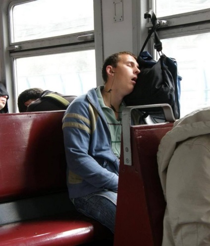 De ce să nu adormi în transportul public