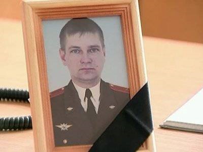 Fapta comandantului batalionului Serghei Solovnikov a salvat soldații, urcând la o grenadă - o revizuire militară