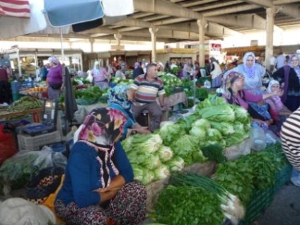 O plimbare de-a lungul străzilor centrale din Manavgat