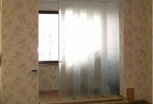 Usi culisante pe balcon din plastic și sticlă, fotografie în apartament, loggii franceze și alunecare