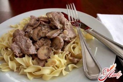 Stroganoff recept sertés, hogyan kell főzni hús