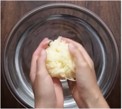 A recept a krumplis palacsinta a sütőbe egy fotó - egy recept a krumplis palacsinta sajttal a kemencében