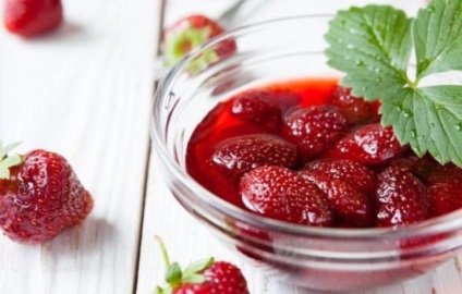 Rețete de căpșuni în suc propriu pentru iarna, secretele de alegere
