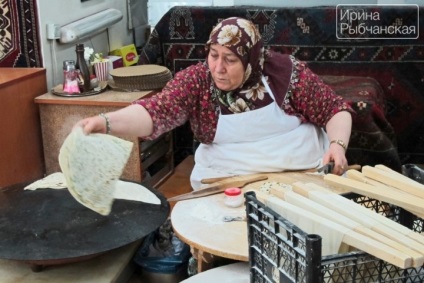 Rețetă kutubov cu ierburi și brânză în Azerbaidjan cu o fotografie