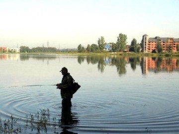 Pescuitul în lacuri pe lacurile Suzdal este un sport de agrement și pescuit de agrement în mijlocul orașului St. Petersburg