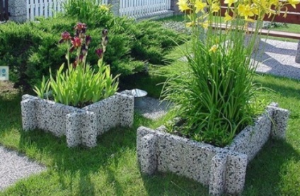 Grădină de grădină pentru paturi de flori și o terasă deschisă