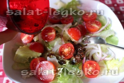 Salată de gheață cu roșii de cireșe
