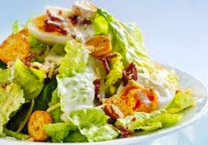 Salata de Caesar cu reteta de pui si iaurt