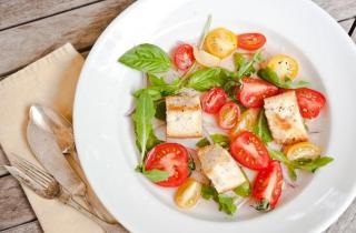Salata cu creveți, ouă și roșii - rețetă pas cu pas cu fotografie