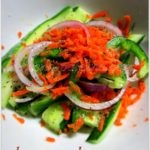 Salata cu zmeură, castraveți și crotoni, gustoase și utile (vip)