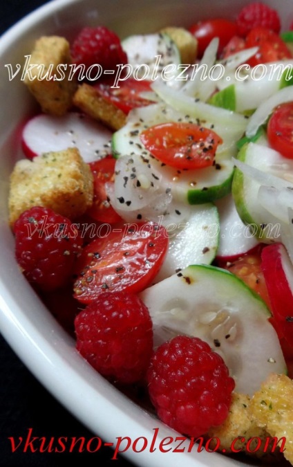 Salata cu zmeură, castraveți și crotoni, gustoase și utile (vip)
