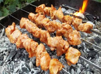 Shish kebab de la pui și cele mai delicioase marinade, astfel încât carnea era moale