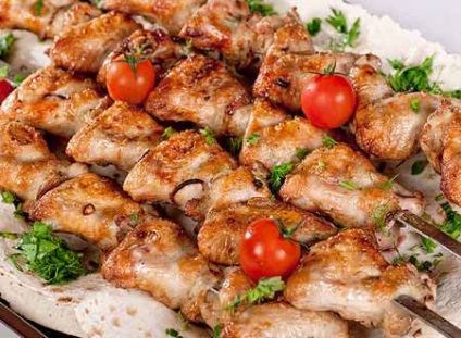 Shish kebab de la pui și cele mai delicioase marinade, astfel încât carnea era moale