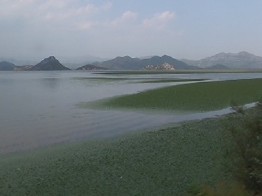 Sutomore, zheleznichka és Skadar-tó