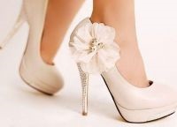Esküvői cipő a menyasszony