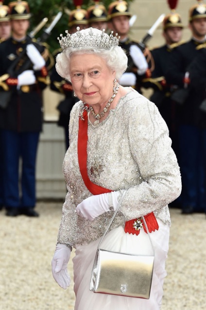 Semnalele secrete ale Reginei ca Elizabeth al II-lea clarifică faptul că interlocutorul a plictisit-o